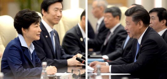 박근혜 대통령과 시진핑 중국 국가주석이 5일 오전(현지시간) 중국 항저우에서 열린 한-중 정상회담에서 양국 현안에 대해 논의하고 있다.